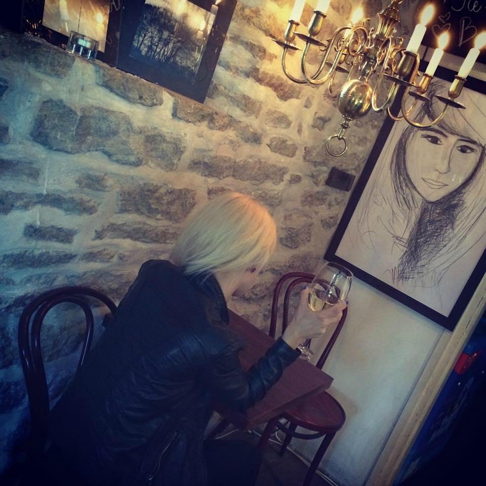 Ann et portrait de Mari